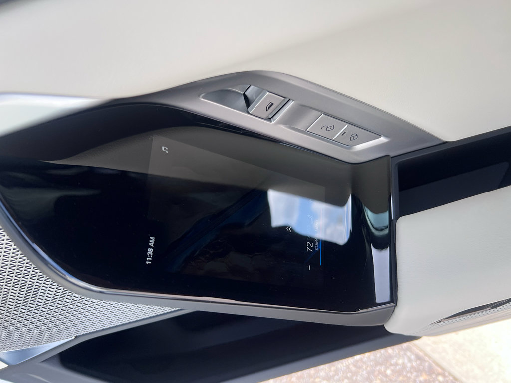 Used 2025 BMW 740i image 18