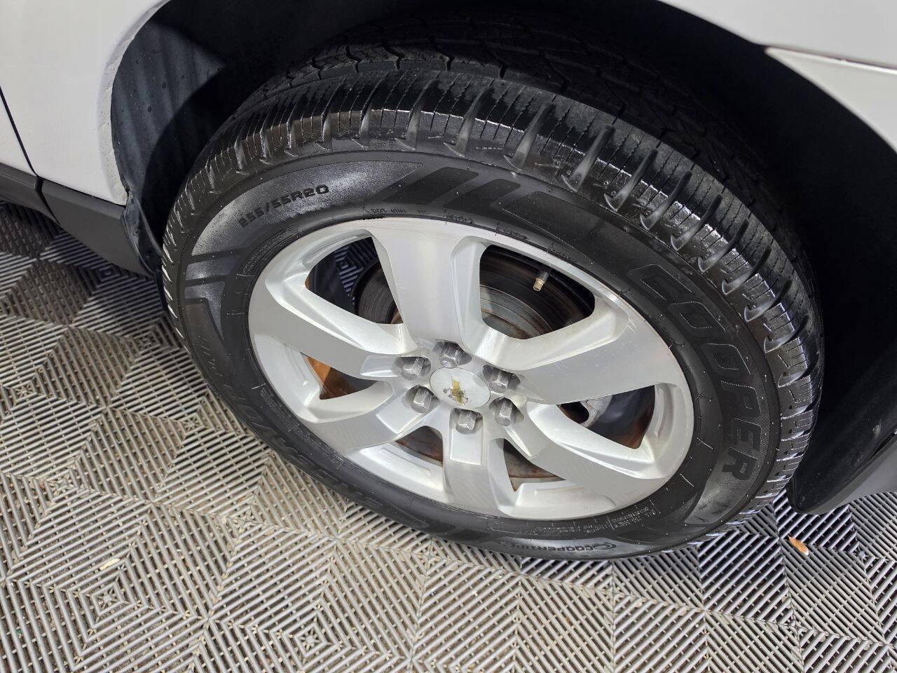 Used 2016 Chevrolet Traverse LTZ FWD image 38