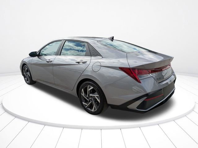 Used 2025 Hyundai Elantra SEL image 6