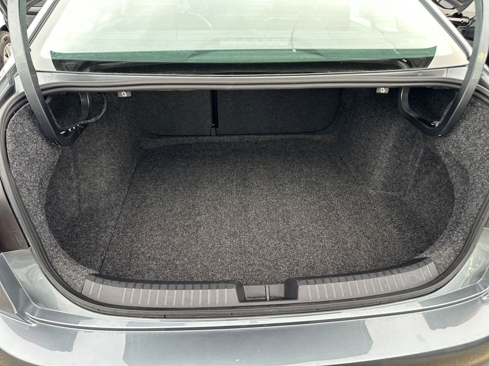 Used 2025 Volkswagen Jetta SE image 33