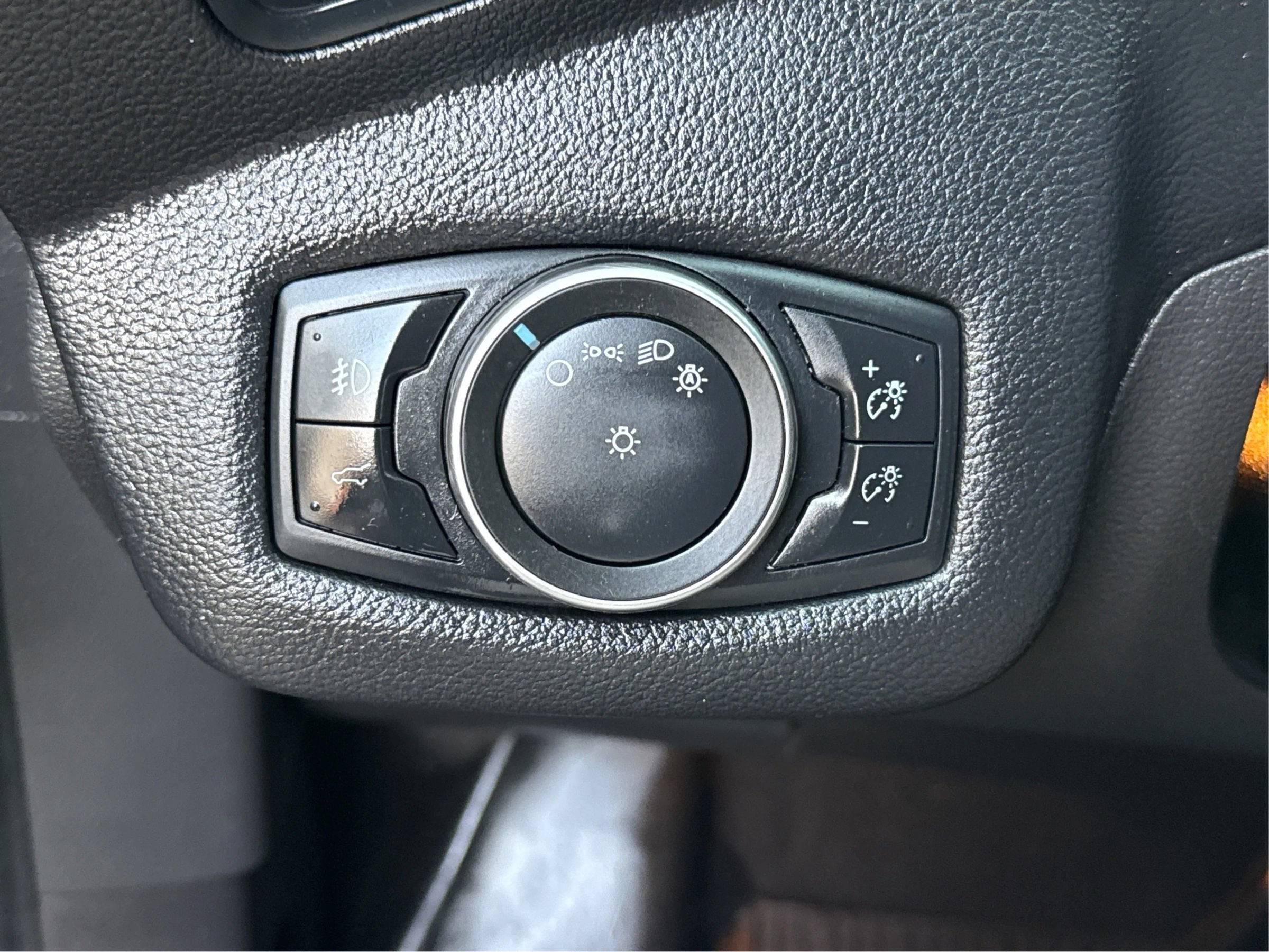 Used 2019 Ford Escape SE FWD image 19
