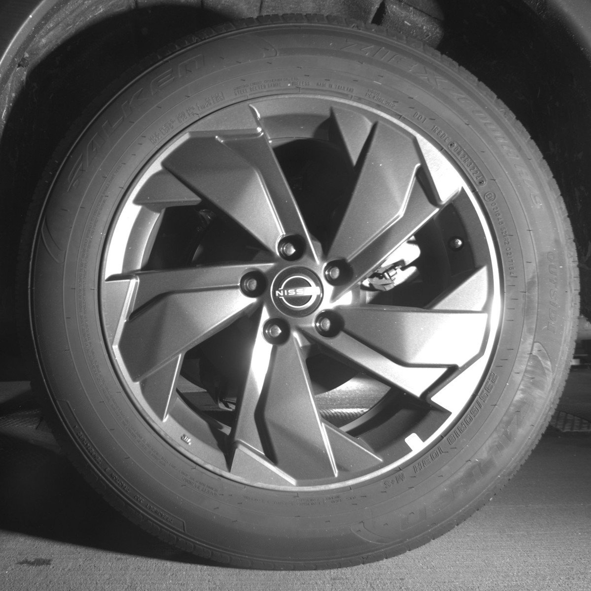 Used 2025 Nissan Rogue SV image 14