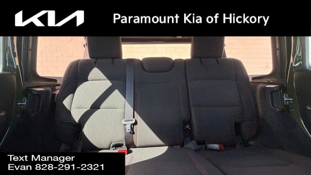 Used 2022 Jeep Wrangler Unlimited Rubicon w/ Cold Weather Group image 31