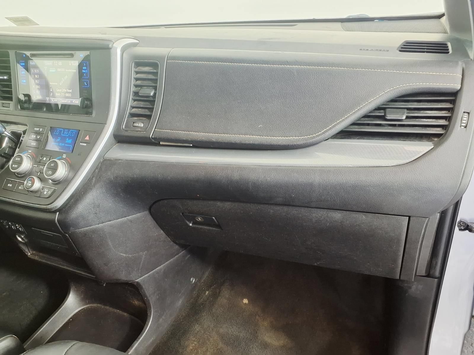 Used 2015 Toyota Sienna SE FWD image 6