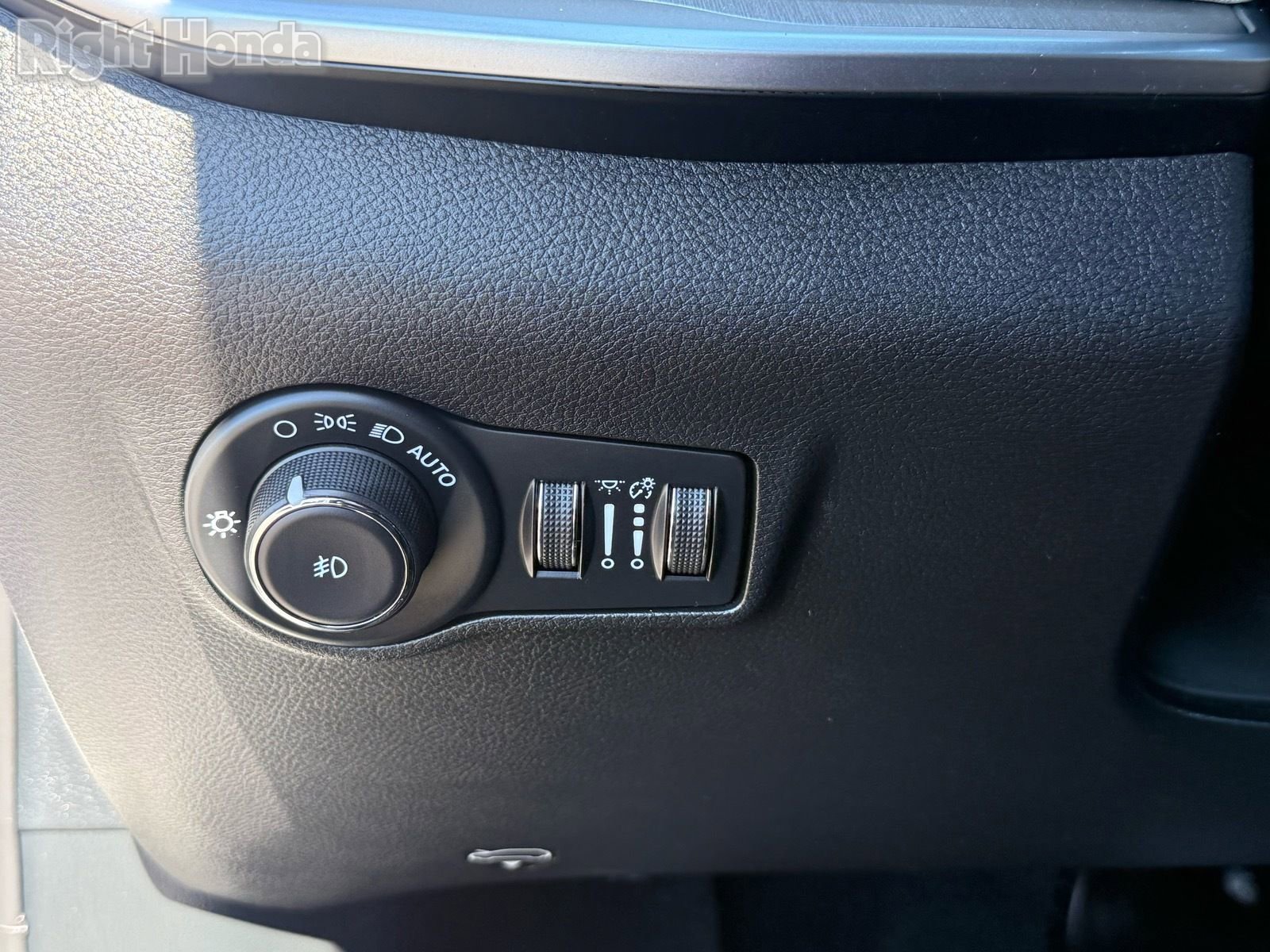 Used 2025 Jeep Compass Limited image 15