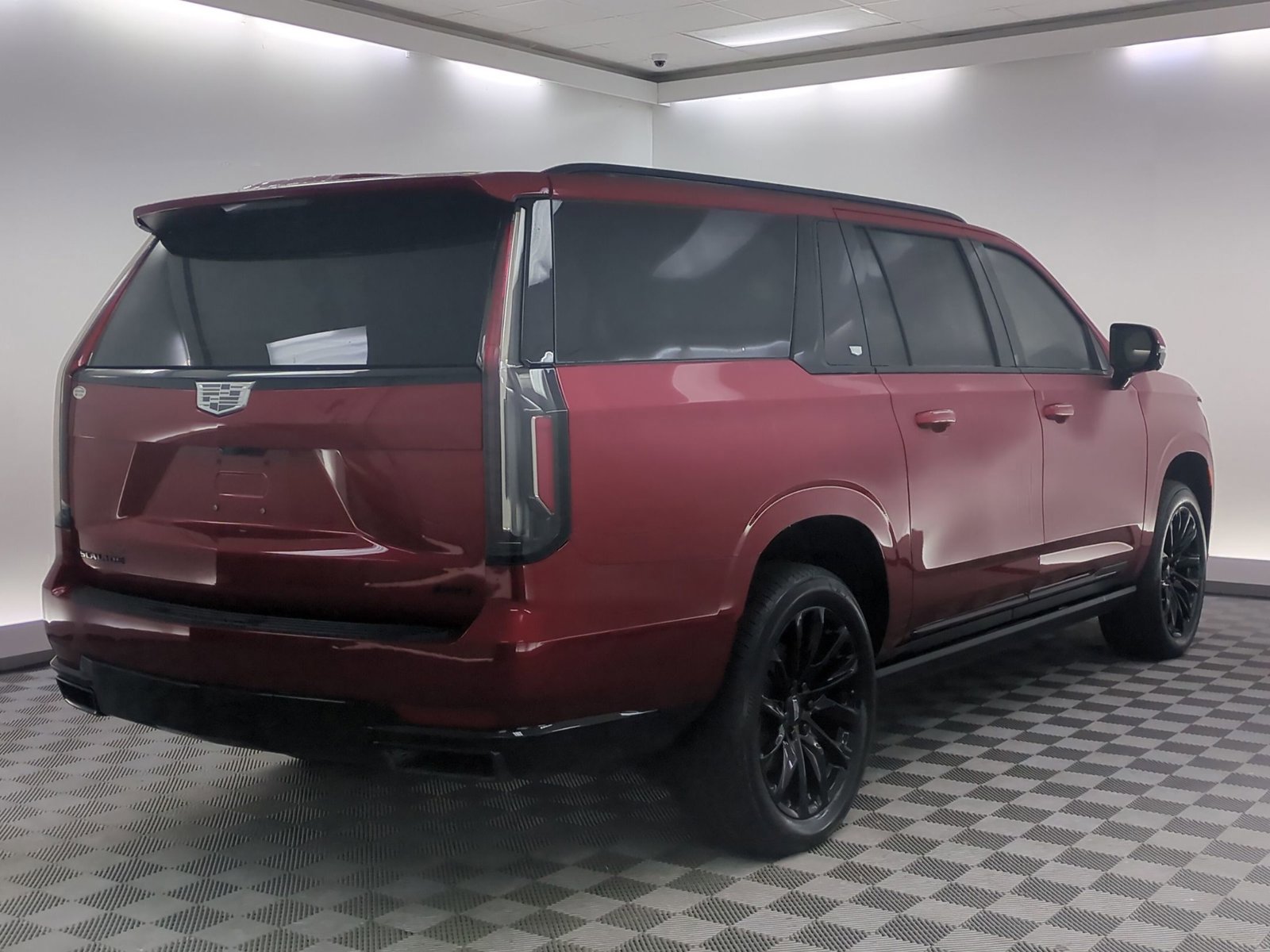 Used 2023 Cadillac Escalade ESV Sport w/ LPO, ONYX Package image 9