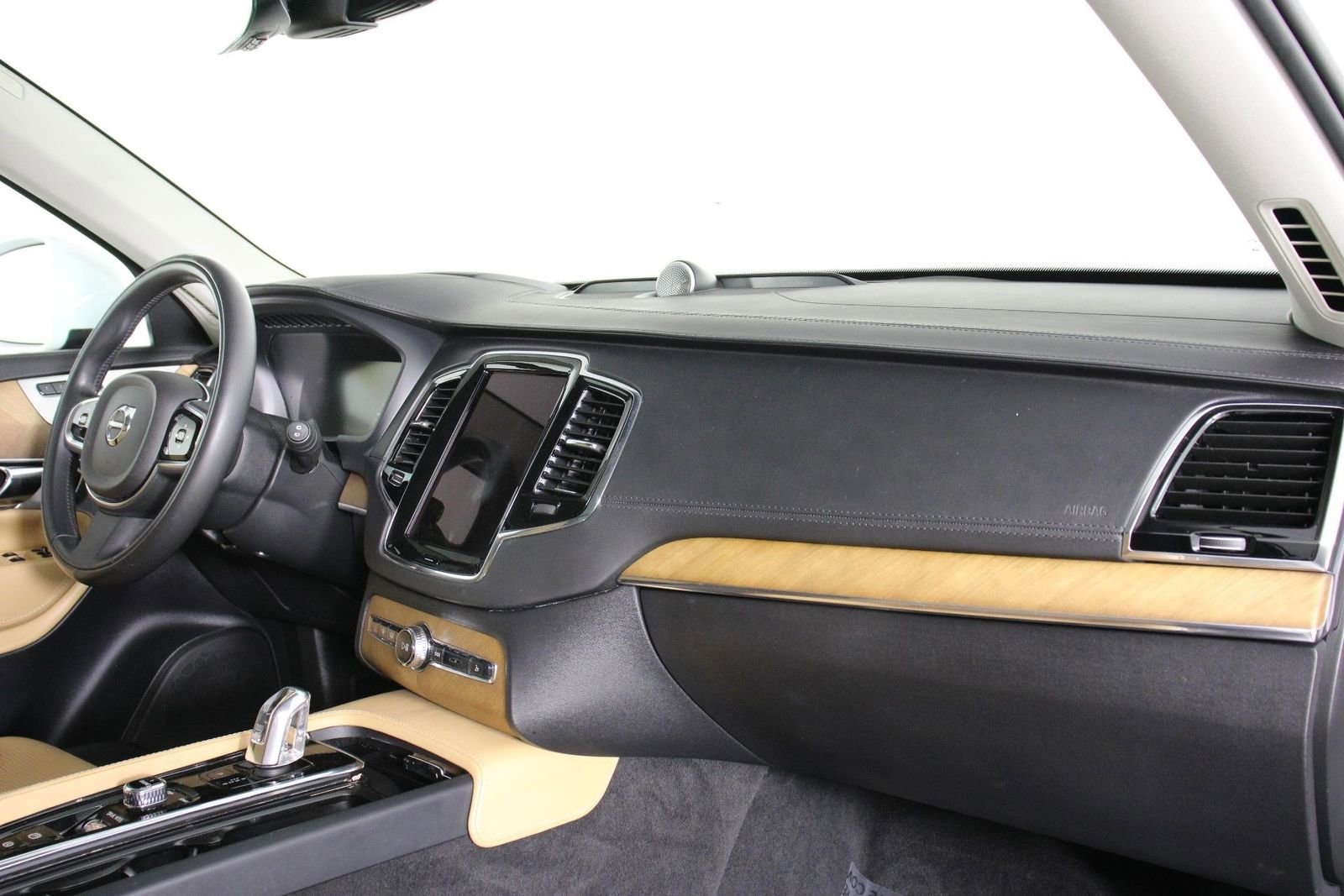 Used 2016 Volvo XC90 T8 Inscription w/ Vision Package AWD/4WD image 22