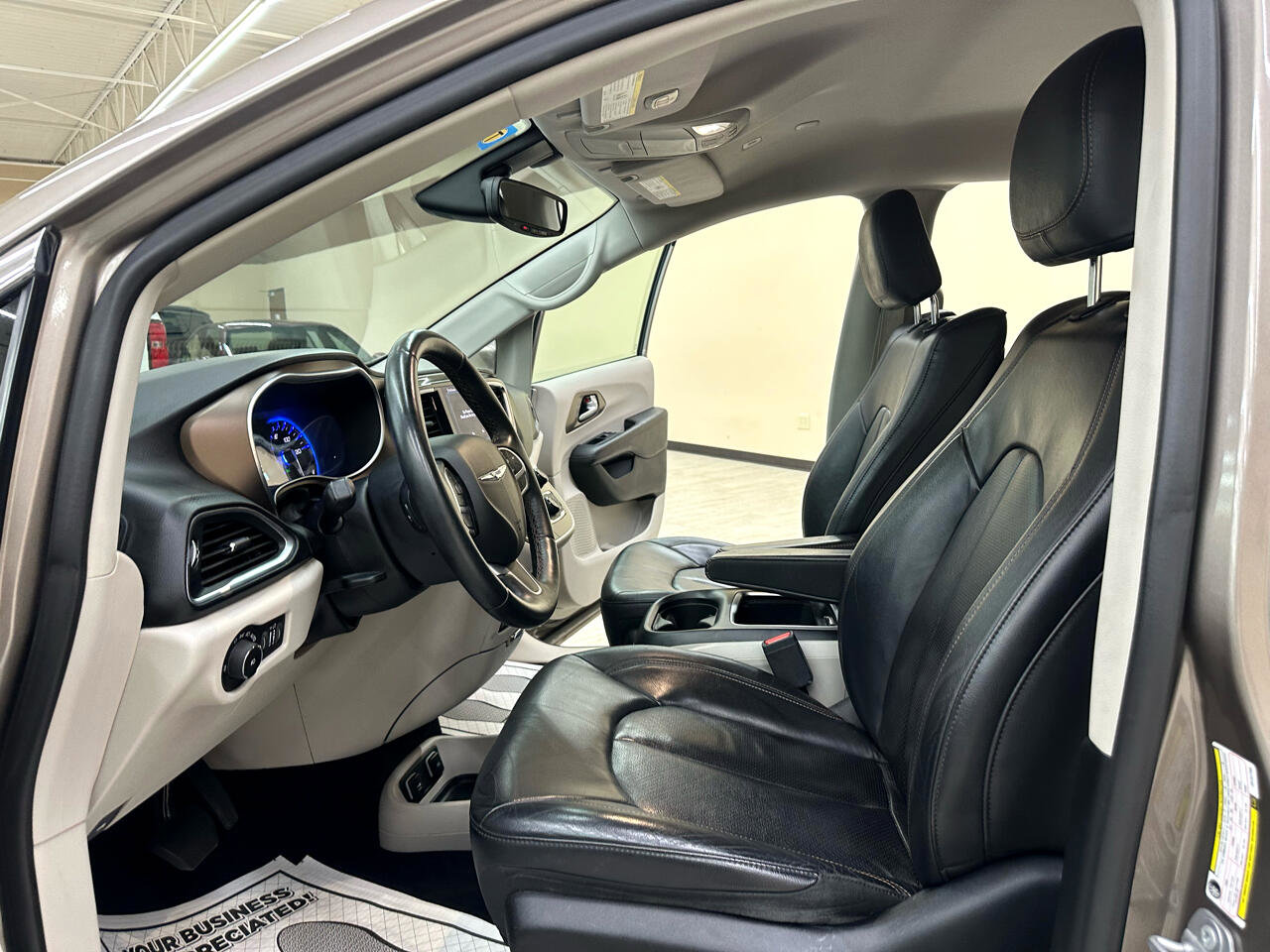 Used 2018 Chrysler Pacifica Touring-L Plus image 21