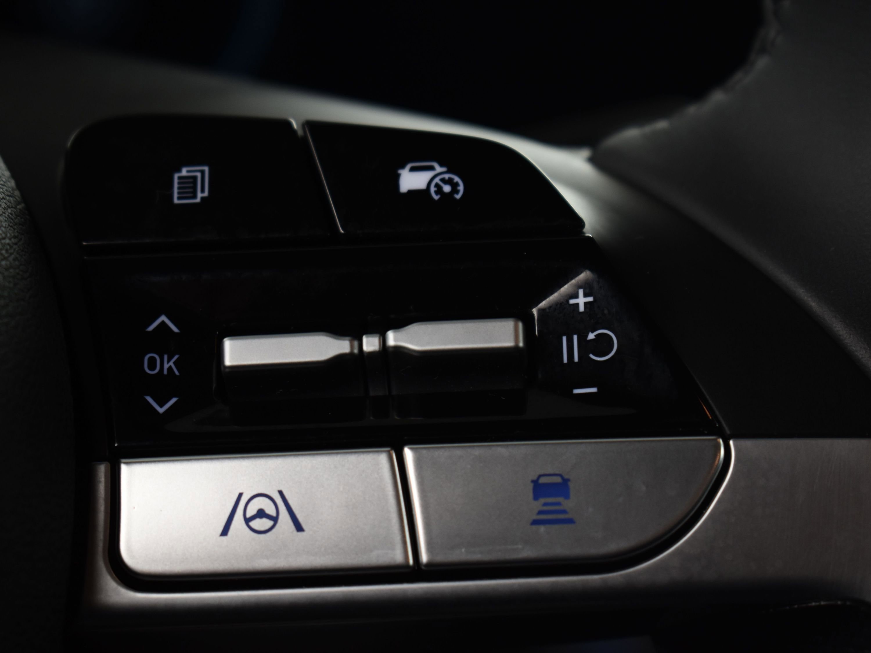 Used 2025 Hyundai Elantra SEL image 24