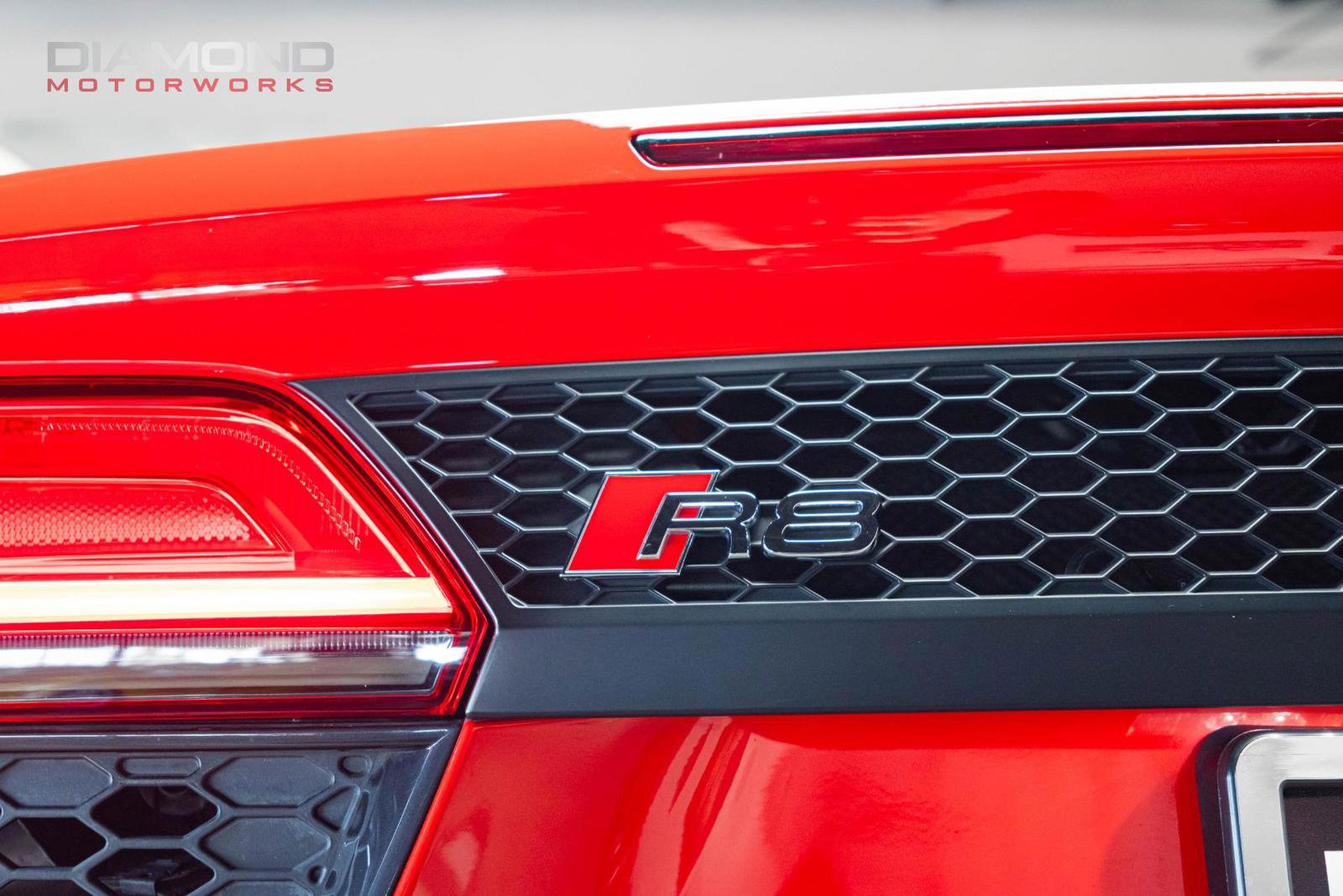 Used 2018 Audi R8 V10 w/ Carbon Exterior Package image 49