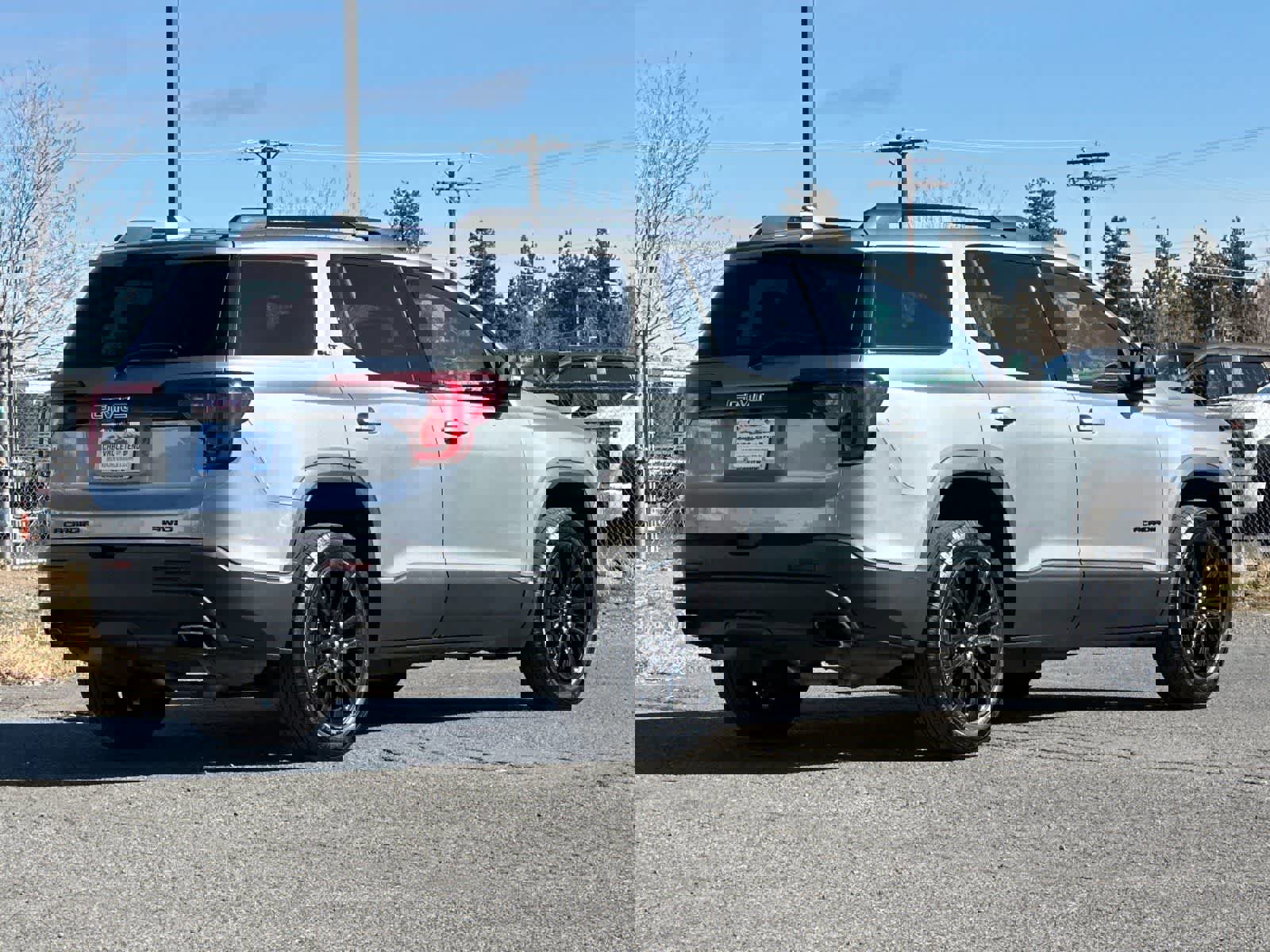 Used 2023 GMC Acadia SLT w/ Elevation Edition image 2