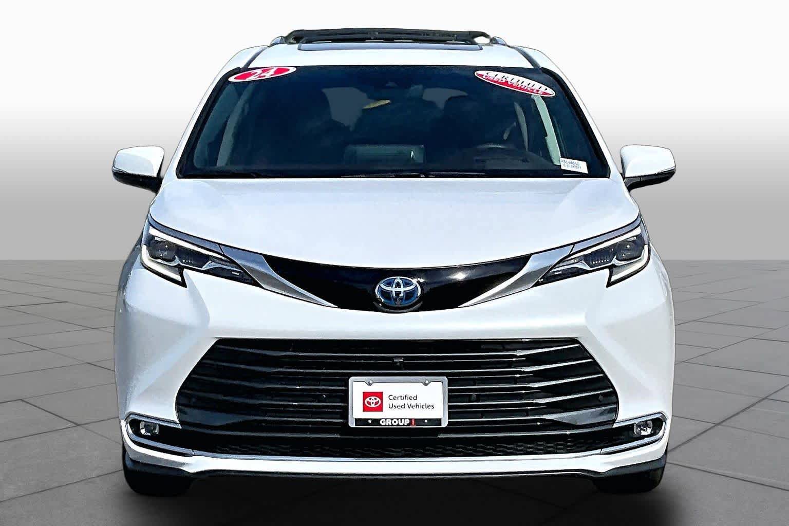 Certified 2024 Toyota Sienna Platinum AWD/4WD image 3