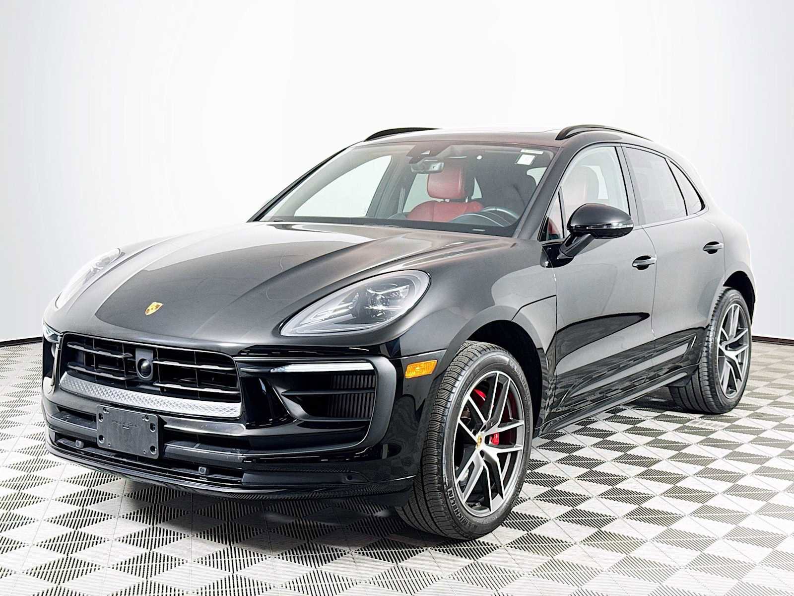 Used 2024 Porsche Macan S image 1