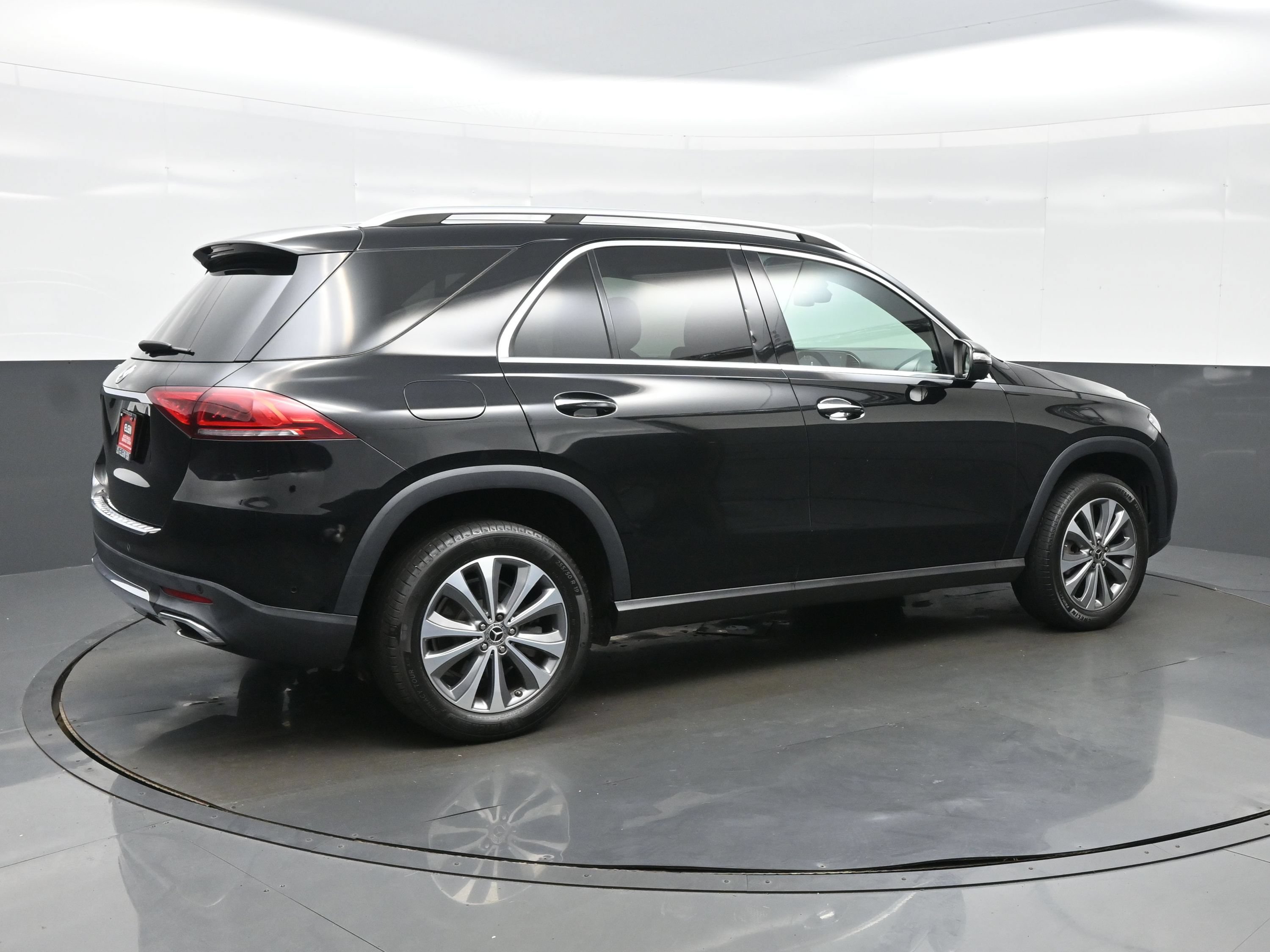 Used 2021 Mercedes-Benz GLE 350 w/ Premium Package image 6