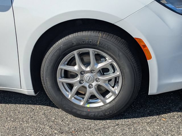 New 2026 Chrysler Voyager LX FWD image 11