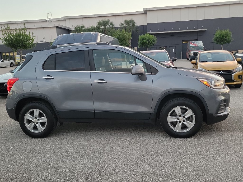 Used 2019 Chevrolet Trax LT w/ LT Convenience Package AWD/4WD image 2