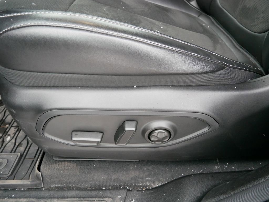 Used 2024 Jeep Grand Cherokee Altitude image 8