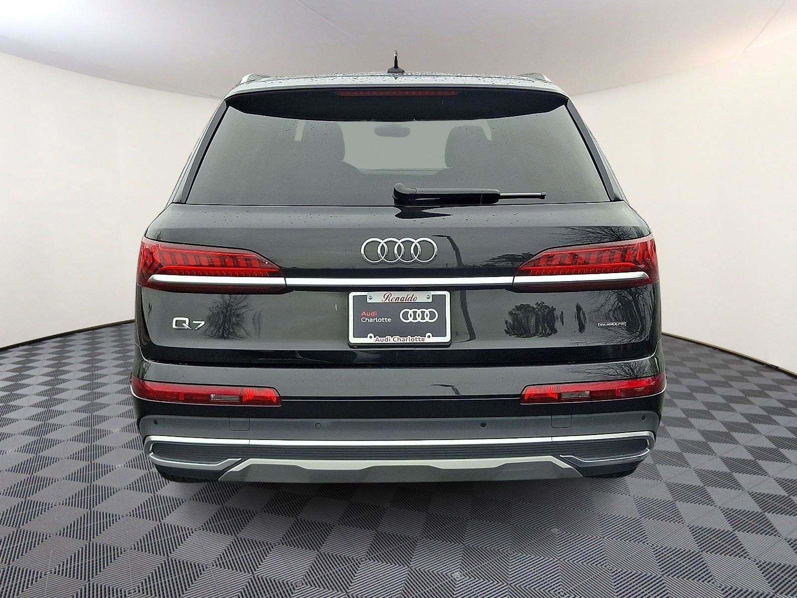 Certified 2024 Audi Q7 Premium Plus image 5