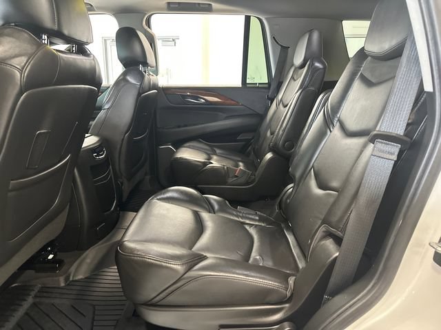 Used 2019 Cadillac Escalade Luxury AWD/4WD image 24