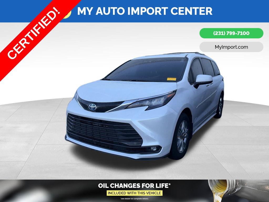 Certified 2025 Toyota Sienna XLE w/ XLE Plus Package AWD/4WD image 3