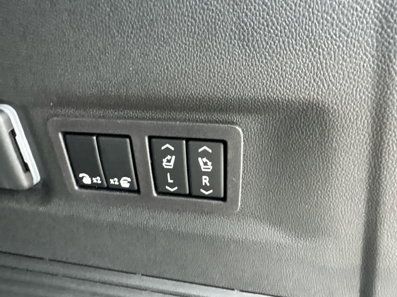 New 2026 Chevrolet Suburban High Country image 17