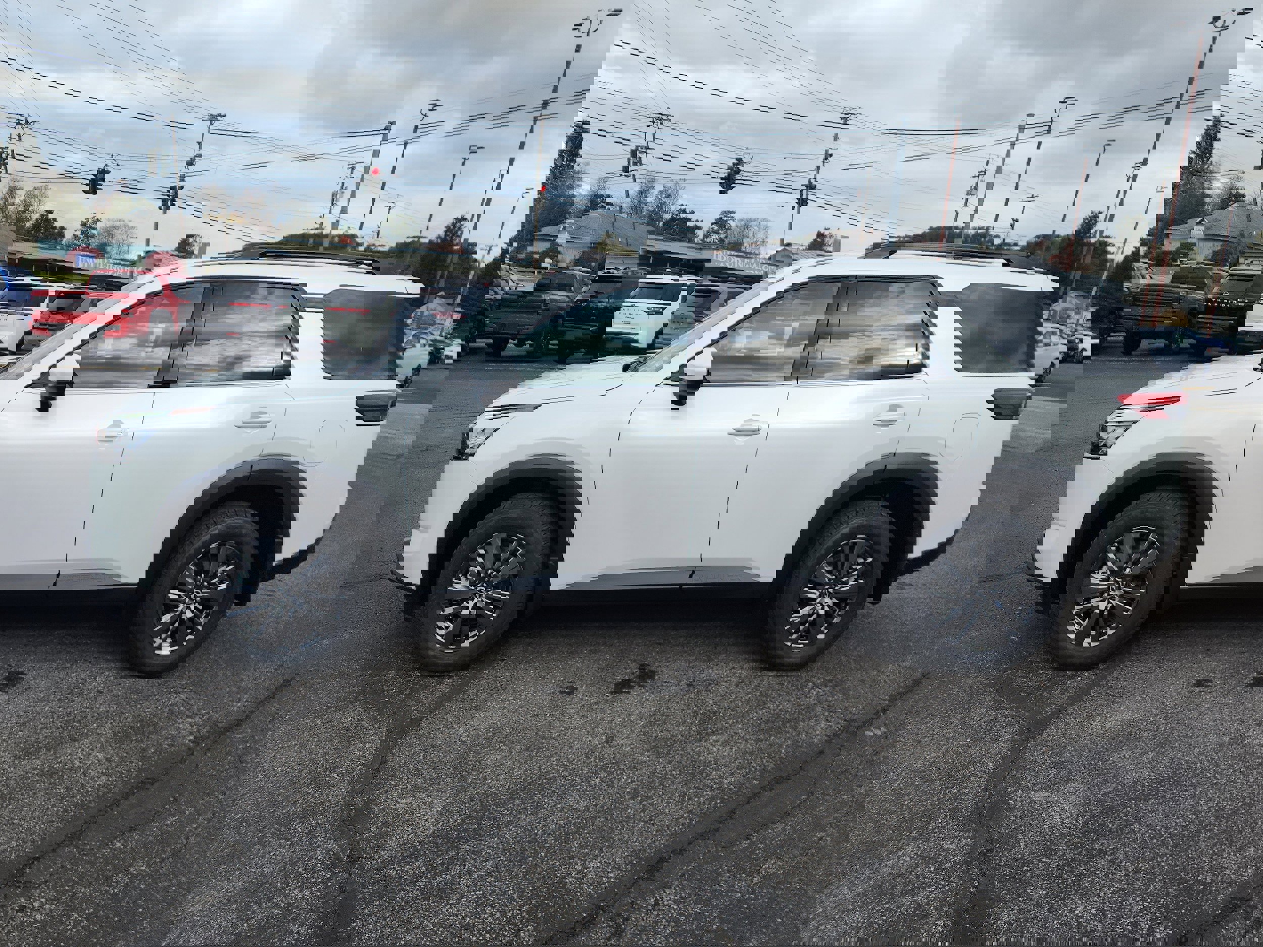 New 2025 Nissan Pathfinder SV image 5