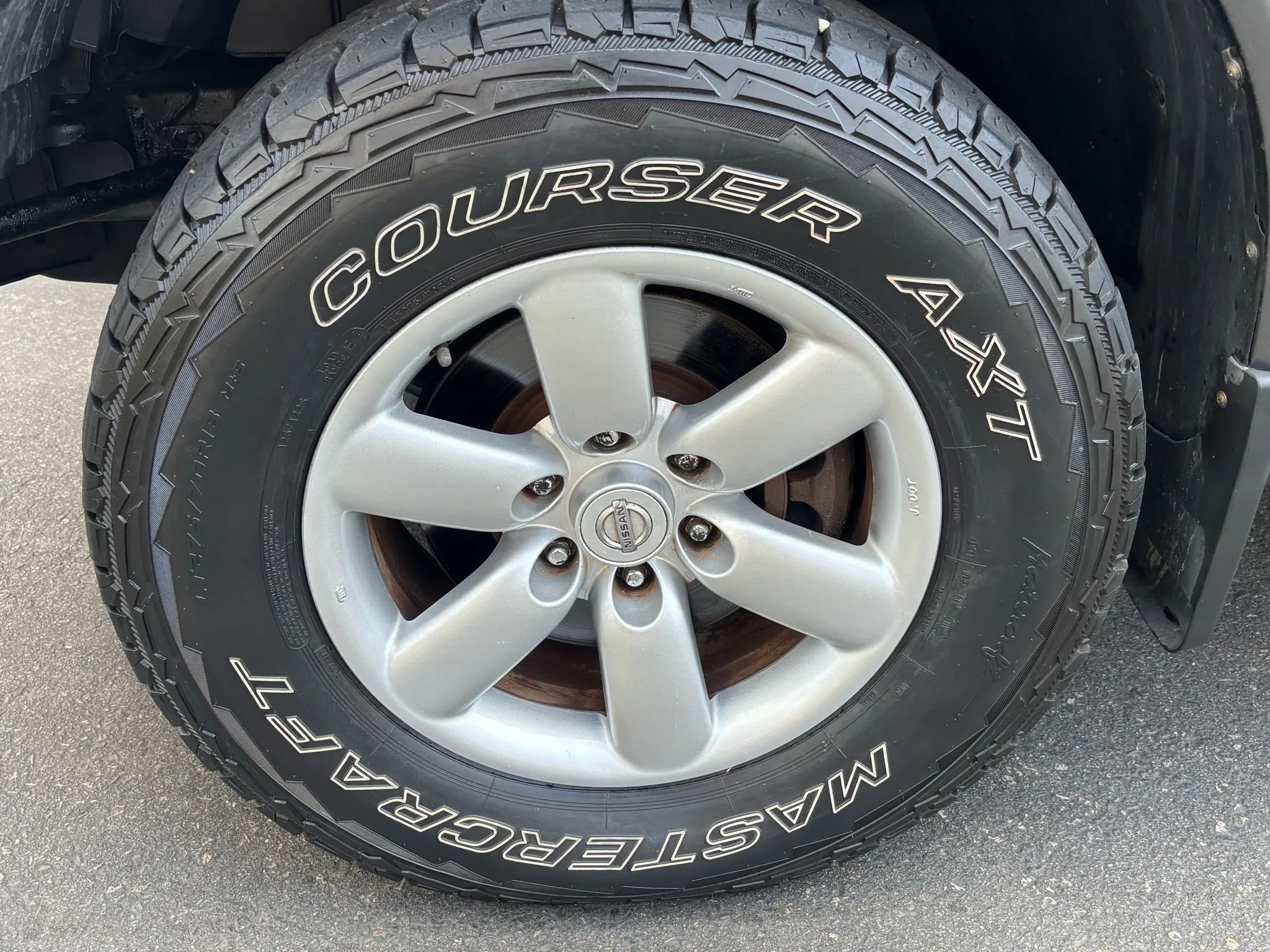 Used 2011 Nissan Titan SV w/ SV Value Truck Pkg image 31