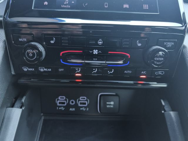 Used 2024 Jeep Grand Cherokee Laredo X w/ Luxury Tech Group I AWD/4WD image 19