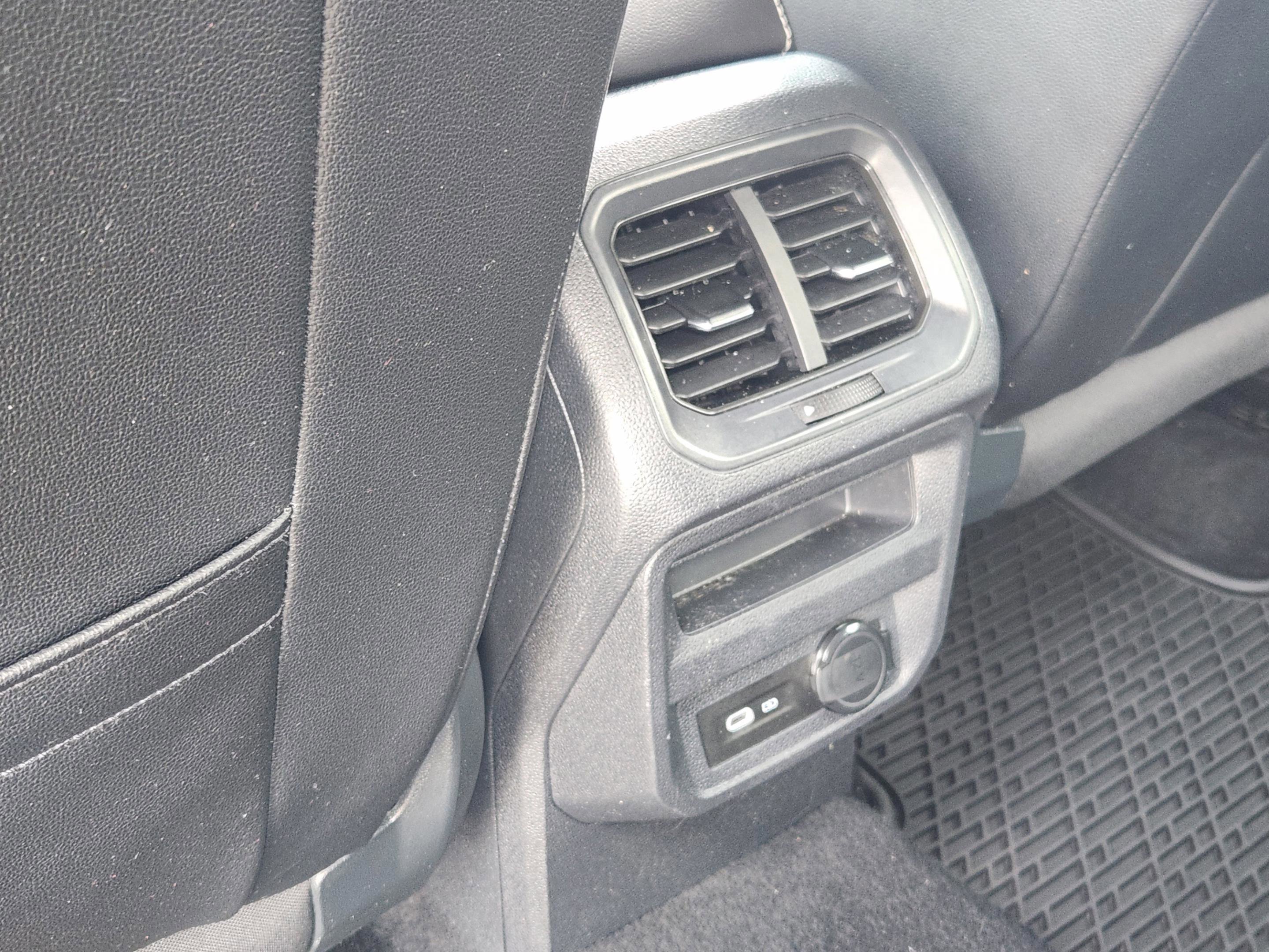 Used 2022 Volkswagen Tiguan SE R-Line image 25