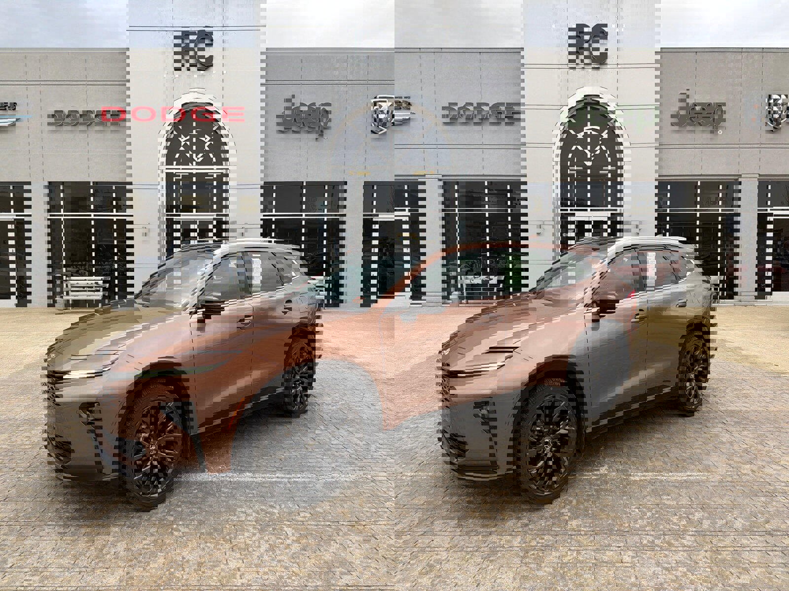 Used 2025 Toyota Crown Signia w/ Advanced Technology Package image 4