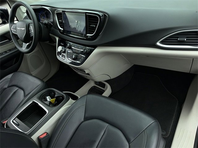 Used 2024 Chrysler Pacifica Touring-L image 35