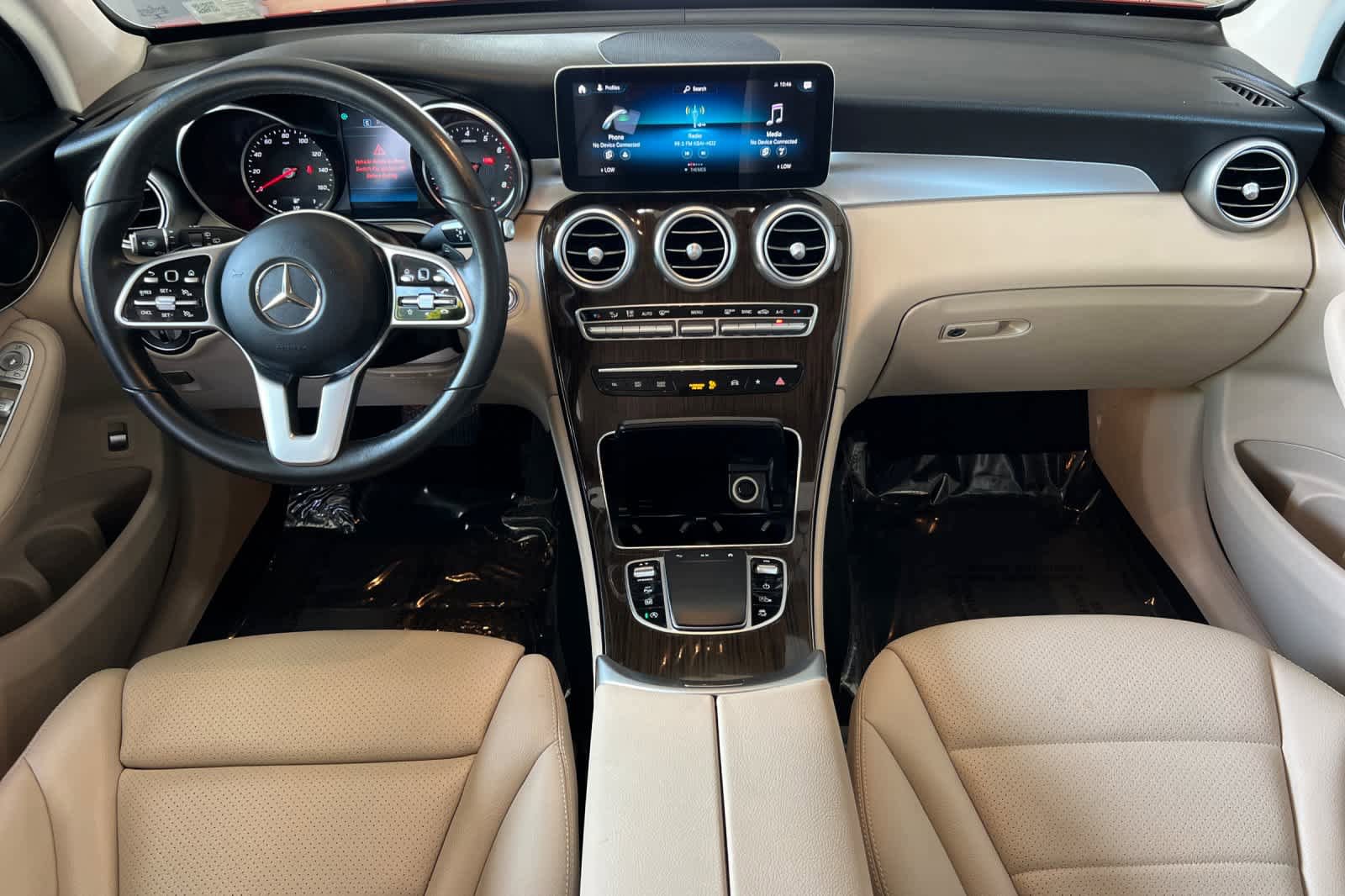 Used 2021 Mercedes-Benz GLC 300 4MATIC image 3