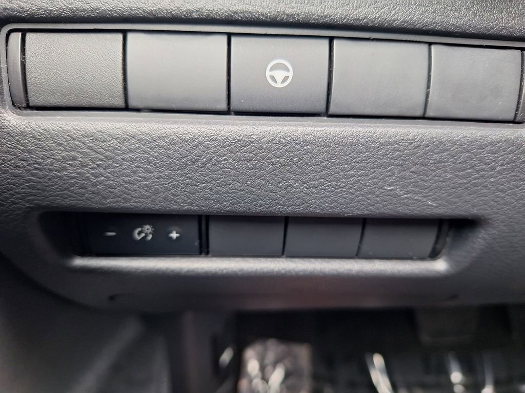 Used 2023 Nissan Rogue SV image 12