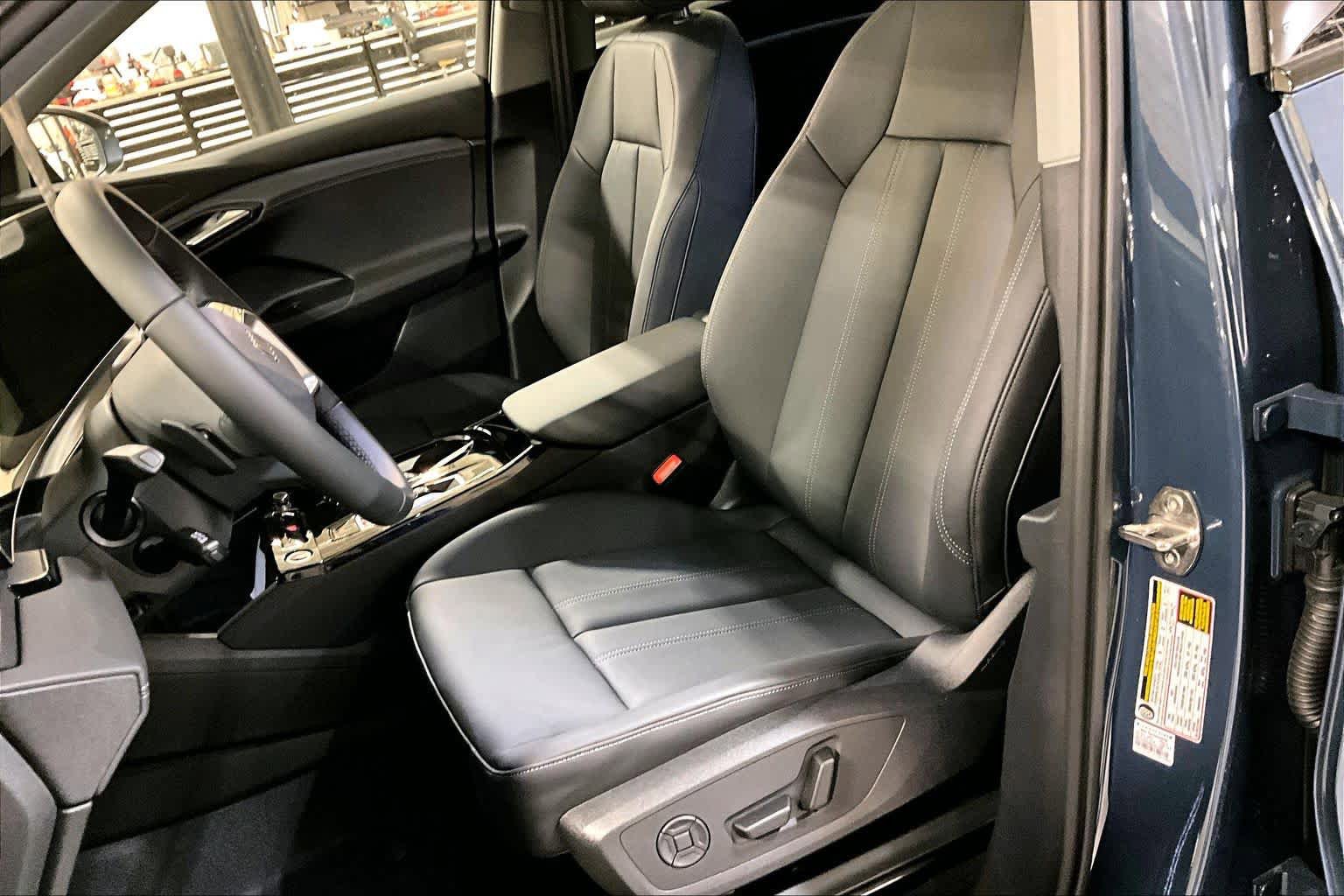 New 2025 Audi Q6 e-tron Premium AWD/4WD image 9