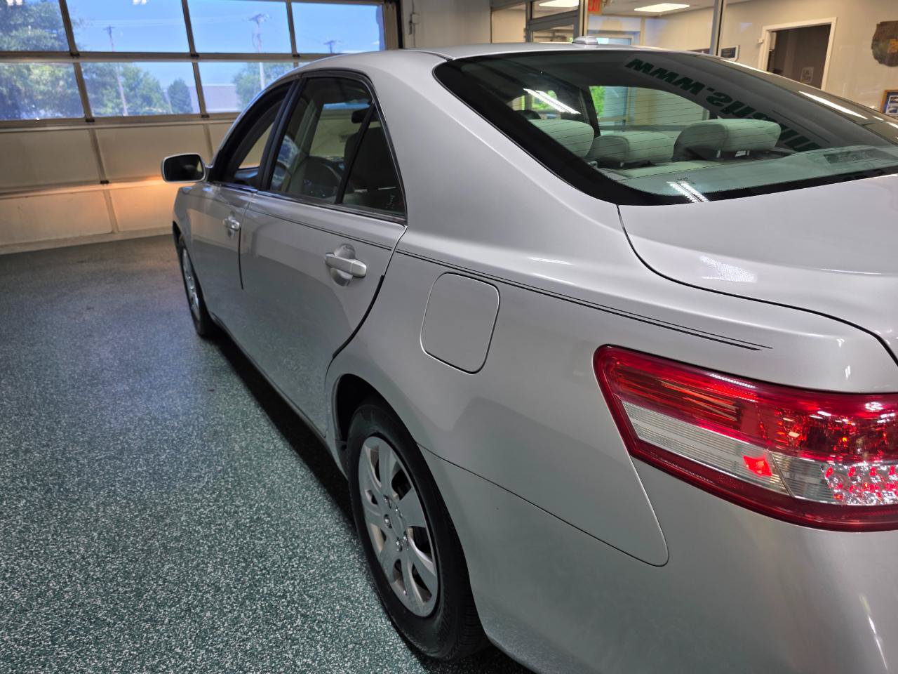 Used 2011 Toyota Camry LE FWD image 10
