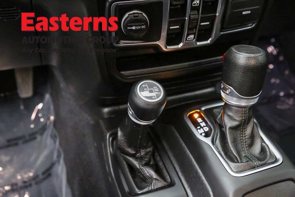 Used 2023 Jeep Wrangler Unlimited w/ Dual Top Group image 22