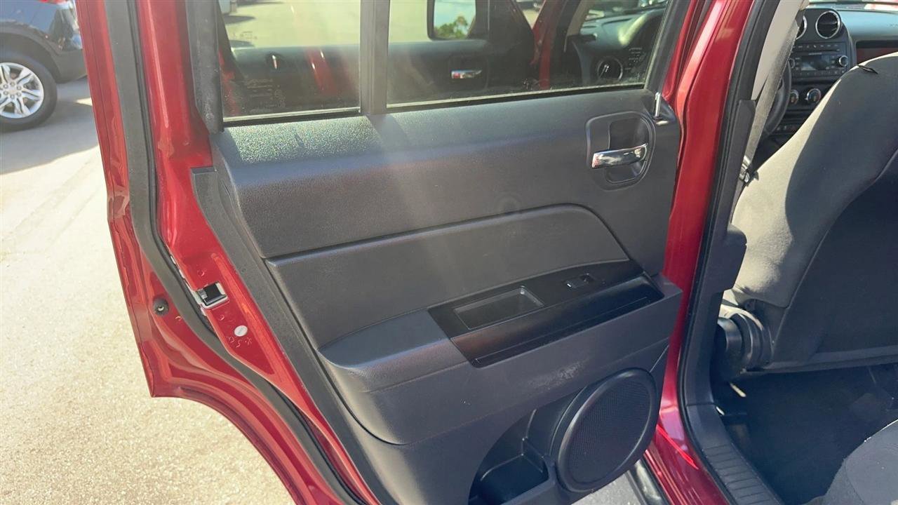 Used 2014 Jeep Patriot Latitude w/ Sun/Sound Group image 26