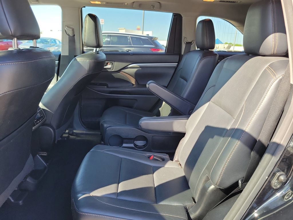 Used 2017 Toyota Highlander Limited AWD/4WD image 27