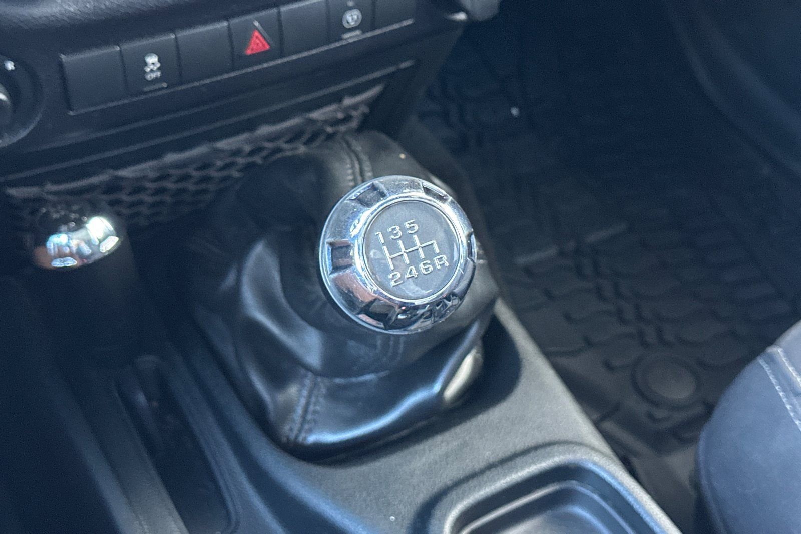 Used 2018 Jeep Wrangler Unlimited Rubicon w/ Connectivity Group image 21