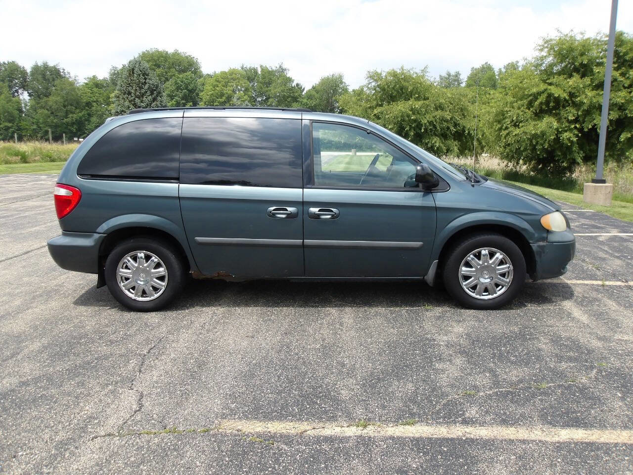 Used 2005 Dodge Caravan SXT w/ Popular Equipment Group image 2