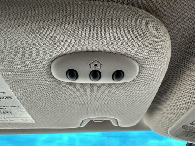 Used 2013 Lincoln MKZ image 41