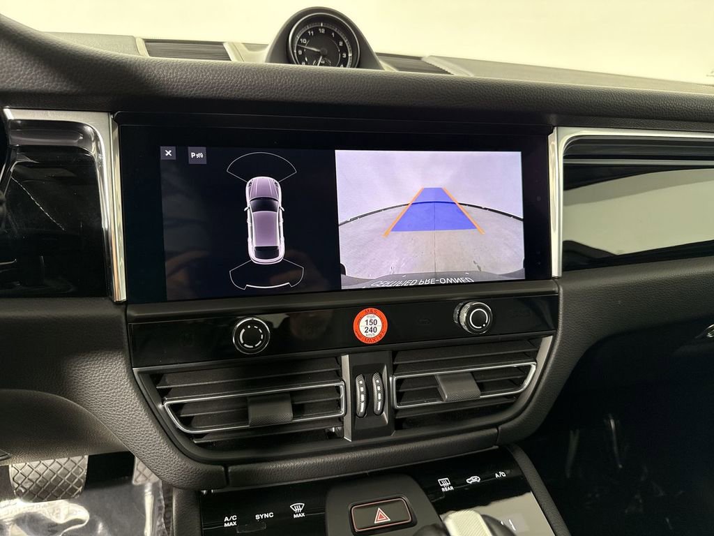 Certified 2025 Porsche Macan image 30