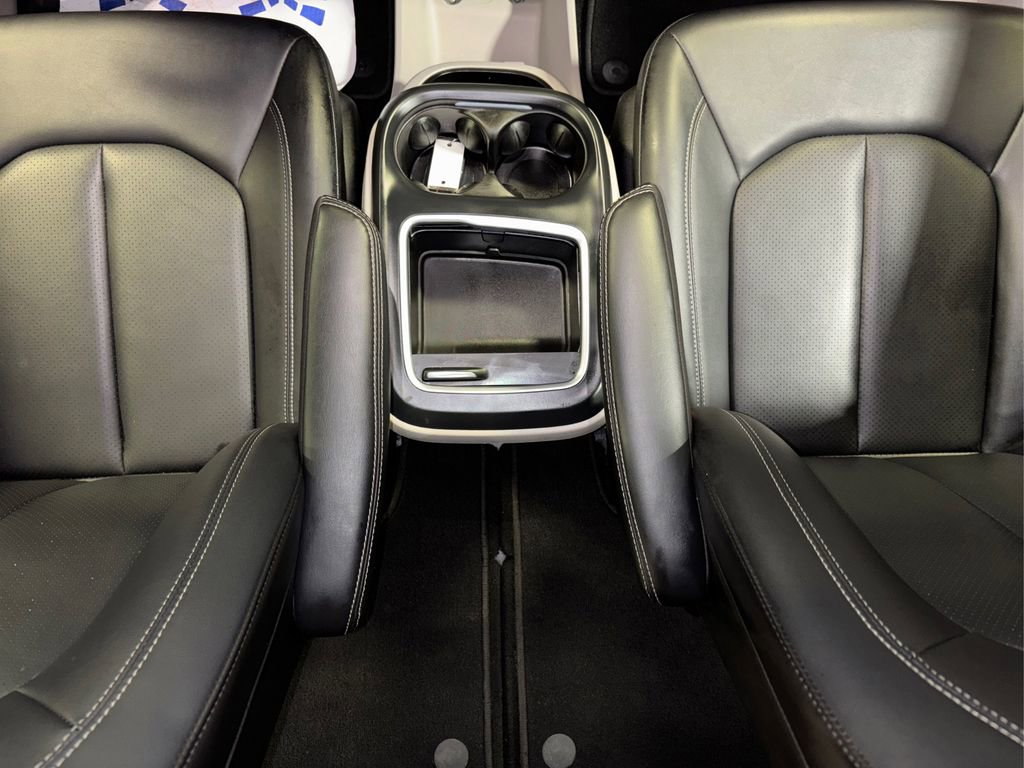 Used 2024 Chrysler Pacifica Touring-L image 24