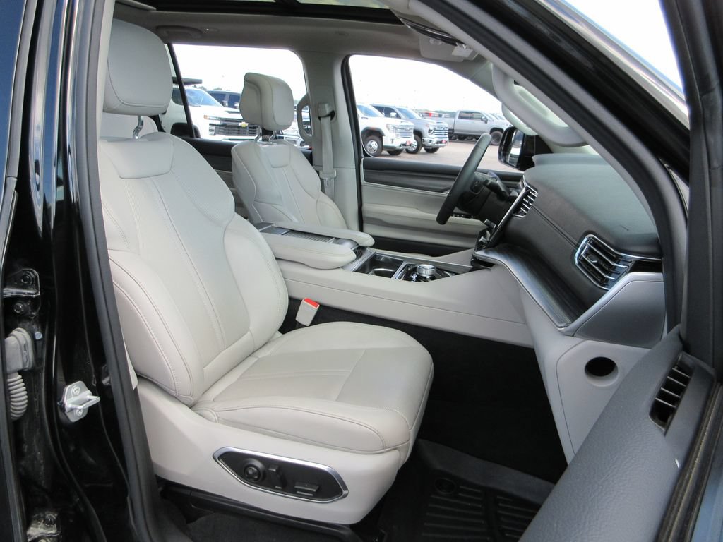 Used 2023 Jeep Wagoneer Series II w/ Premium Group I AWD/4WD image 25