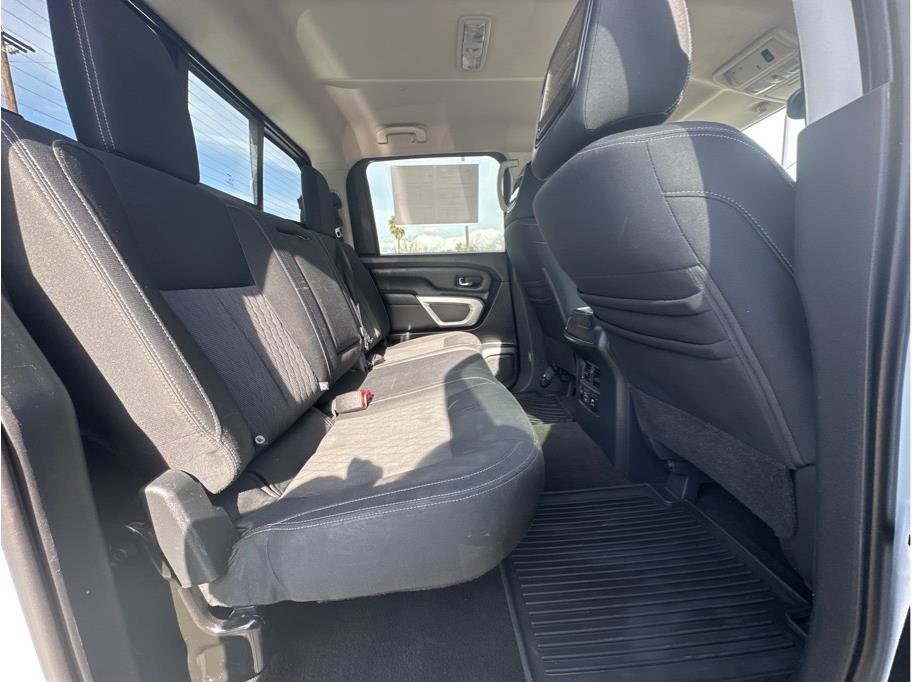 Used 2019 Nissan Titan SV w/ SV Convenience Package image 11