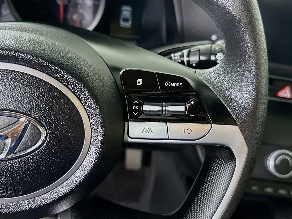 Certified 2023 Hyundai Elantra SE FWD image 21