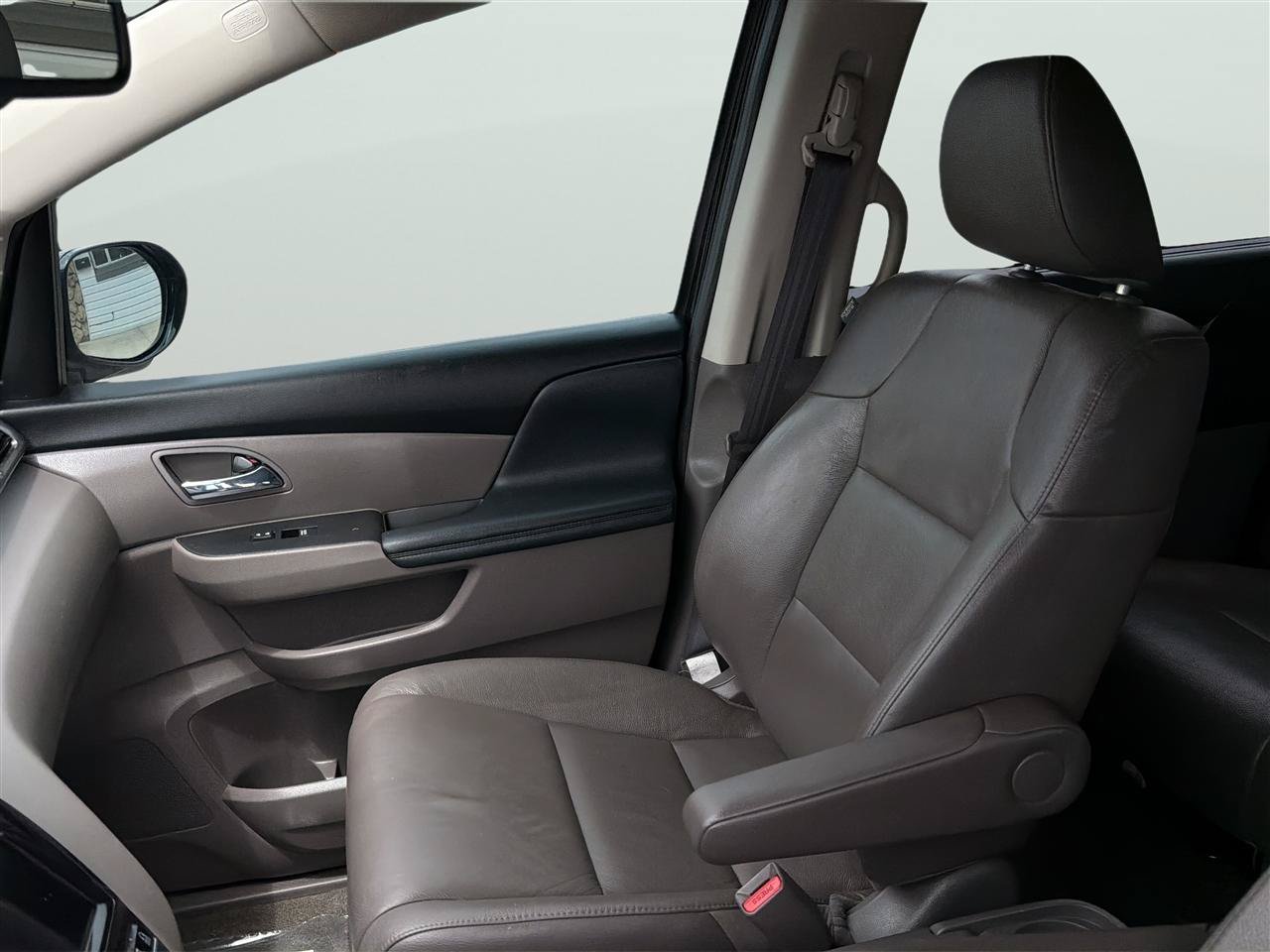 Used 2016 Honda Odyssey Touring Elite image 14