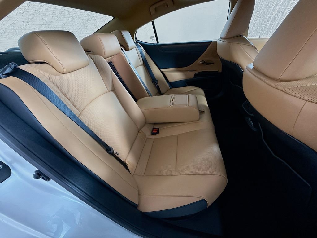 Certified 2025 Lexus ES 300h w/ Premium Package image 28