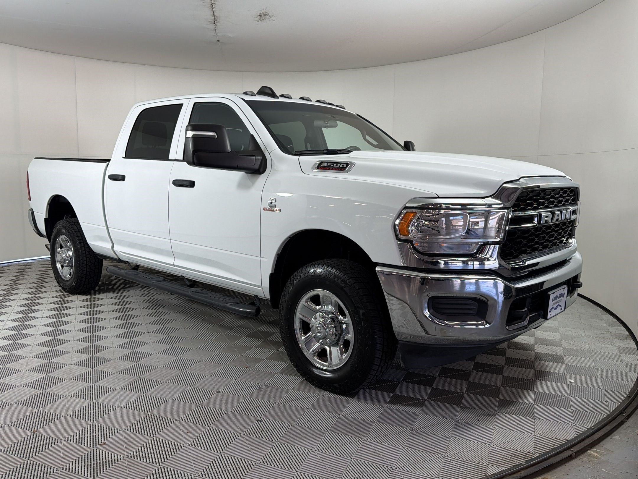 Used 2024 RAM 3500 Tradesman w/ Chrome Appearance Group AWD/4WD image 7
