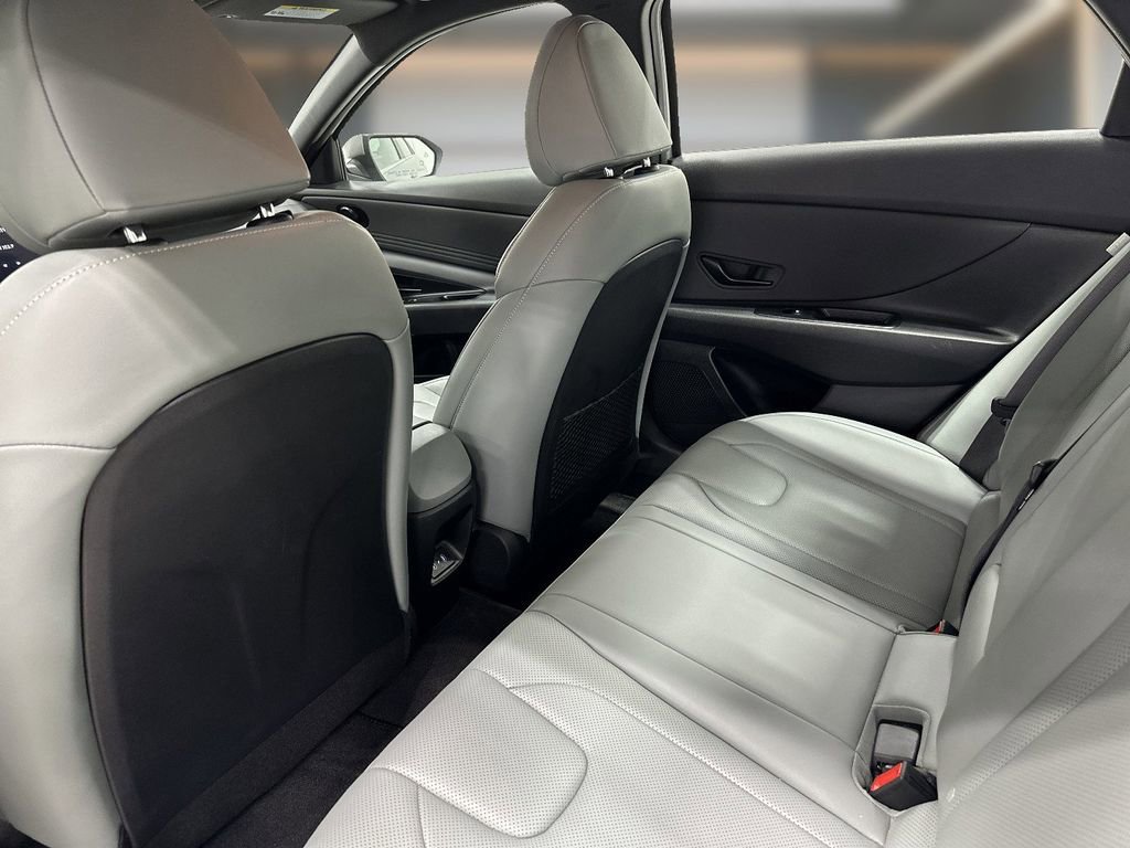 Certified 2025 Hyundai Elantra Limited image 12